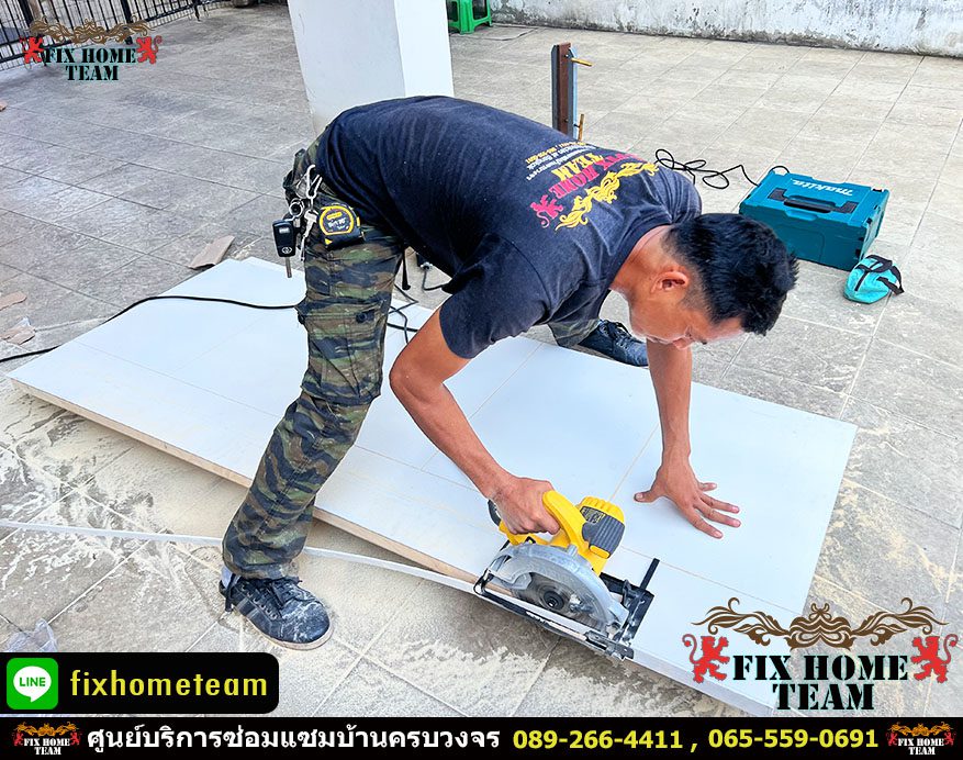 ช่างซ่อมประตูบ้าน